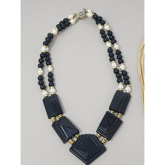 Lot of 3 Vintage Necklaces Gold Necklace/Black Lucite/Beaded‎ Necklaces - Picture 2 of 12